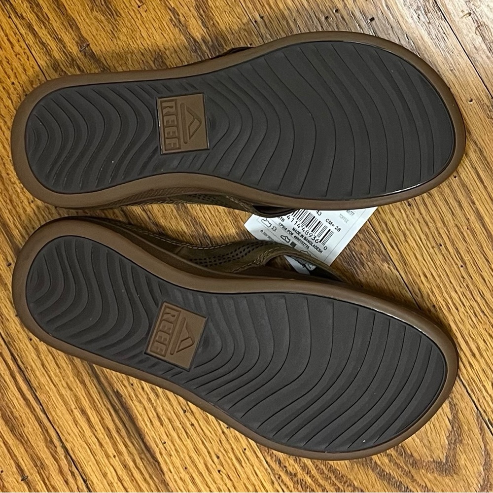 NWT Reef Flip Sandals, Brown - Picture 3 of 3